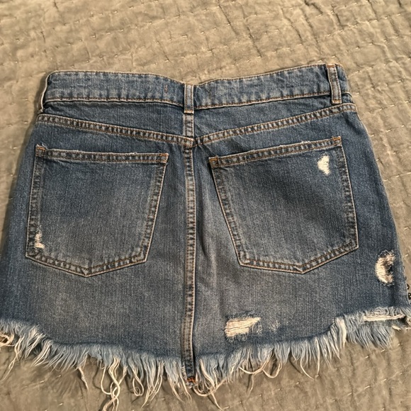 Free People Floral Embroidered Denim Skirt raw hem sz 27 - Picture 6 of 6